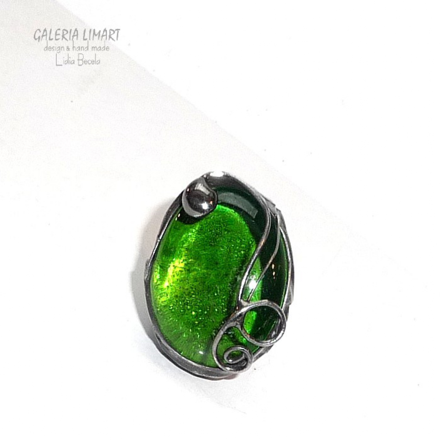 pierścień w obłędnym zielonym kolorze